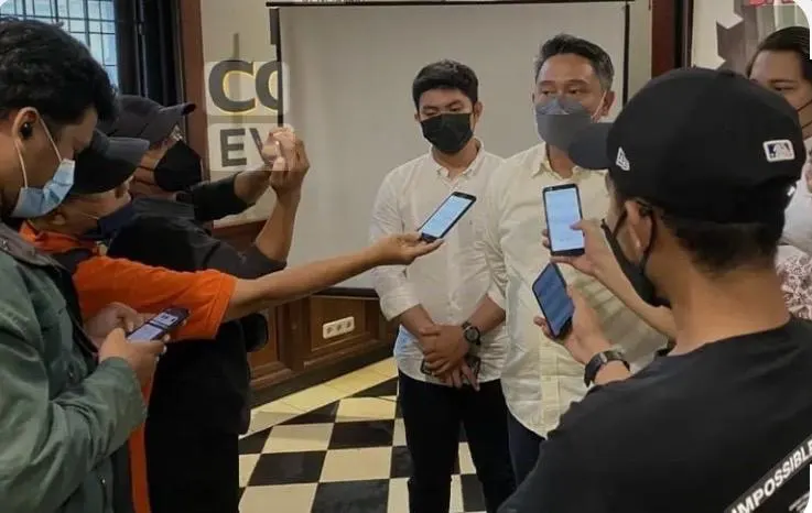 Direktur Eksekutif ETOS Indonesia Institute, Iskandarsyah, saat menyampaikan rilis hasil survei perusahaan BUMN.