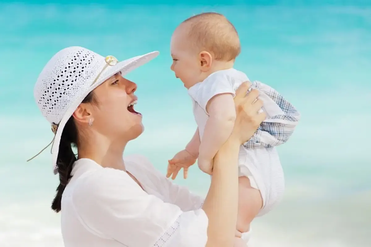 Ilustrasi :Mudik lebaran membawa bayi (Sumber : Pixabay)