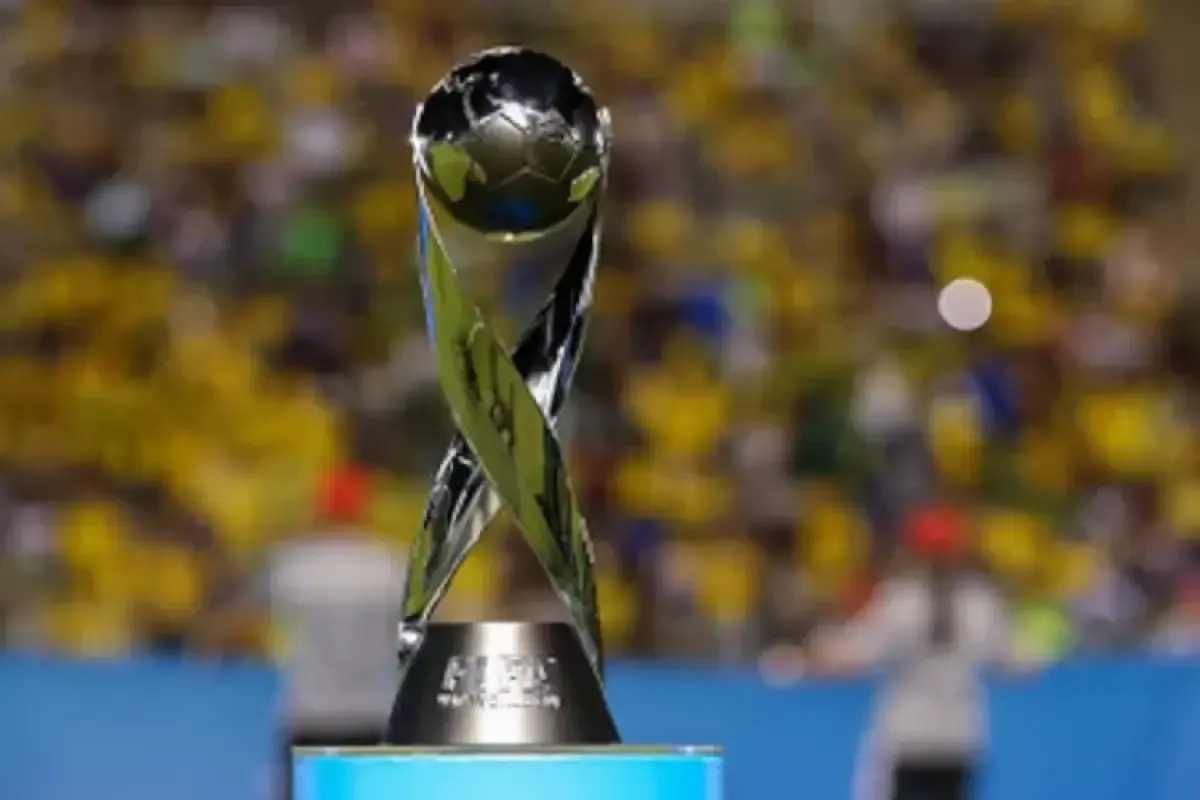Trofi Piala Dunia FIFA U17 yang seharusnya diperebutkan di negara Peru (Sumber : FIFA.COM)