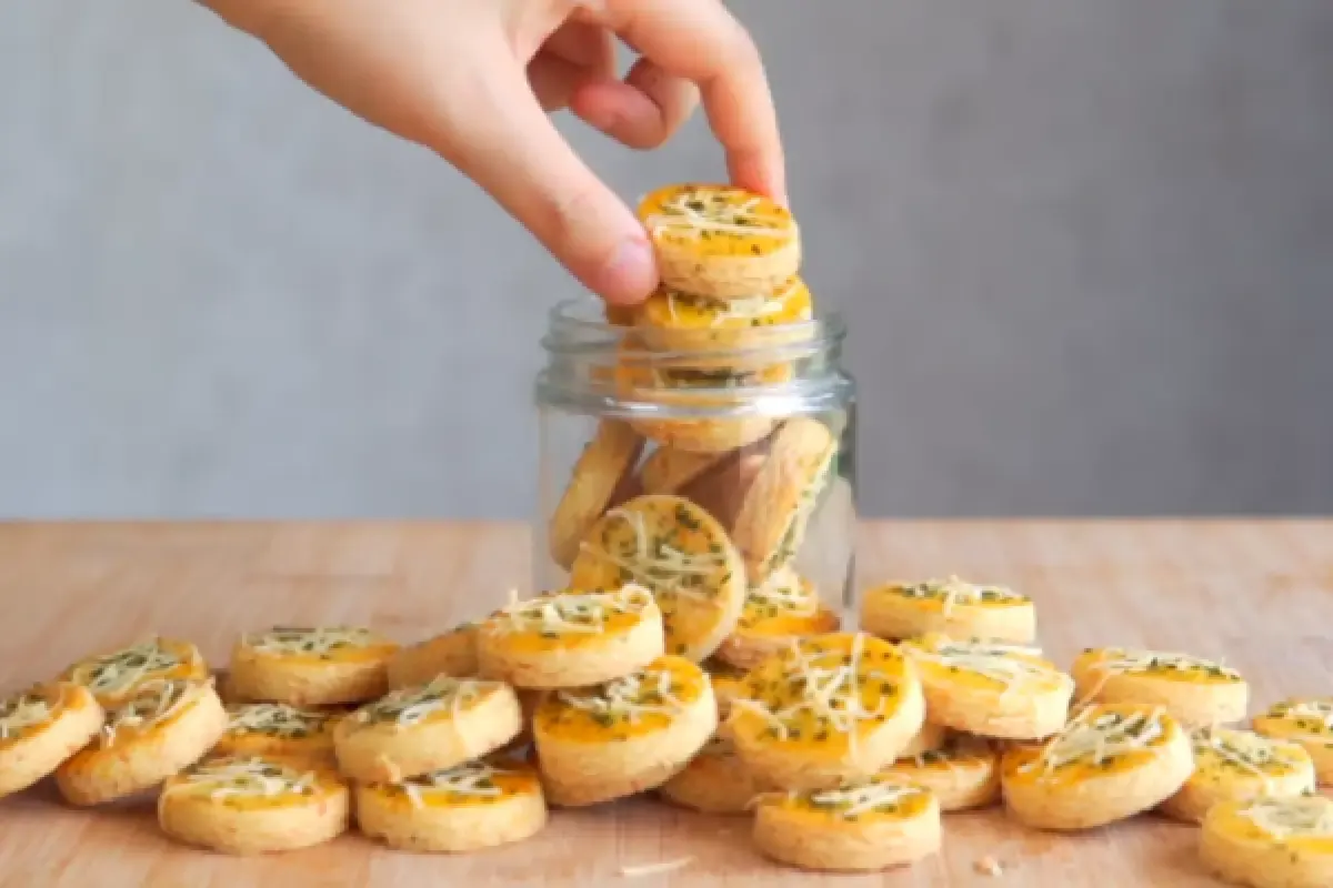 Resep Garlic Cheese cookies untuk hamper Lebaran 2023. (Sumber : Freepik)