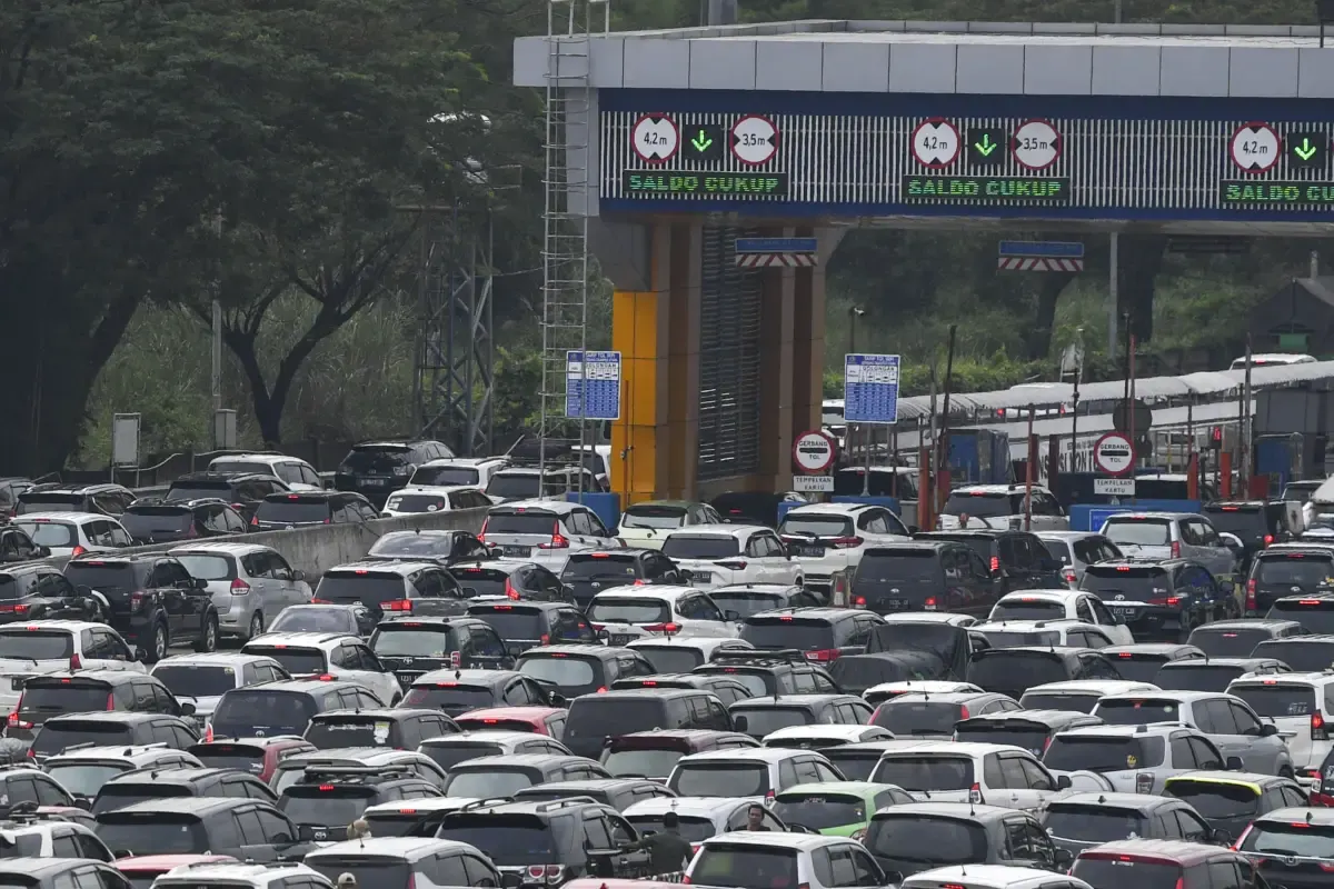 Kemacetan gerbang tol saat mudik lebaran (Sumber : Twitter)
