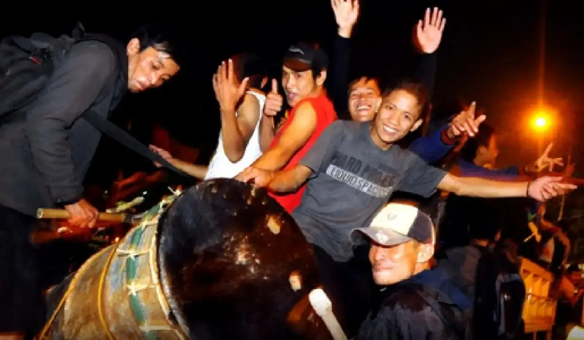 Kegiatan takbiran keliling pada malam lebaran dilarang oleh polisi karena alasan keamanan (Sumber : Twitter)