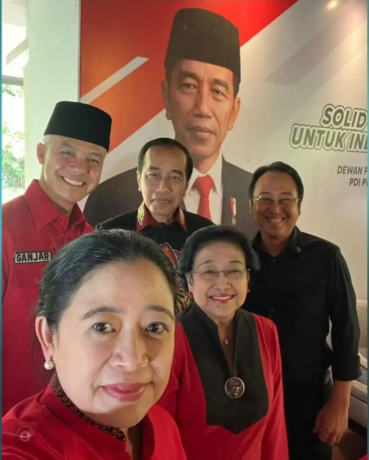 Gibran Rakabuming unggah foto usai pengumuman Ganjar Pranowo jadi capres PDIP. (Sumber : twitter/gibran_tweet)