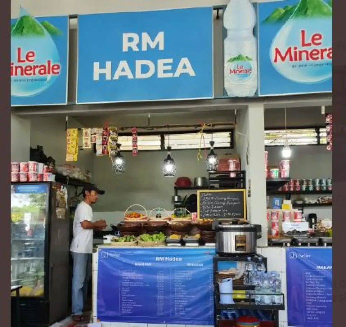 Viral penutupan RM Hadea imbas cuitan politisi Partasi PSI di media sosial Twitter usai sebut menggetok harga 2 porsi nasi dan ayam (Sumber : Twitter?Marlina Idha)