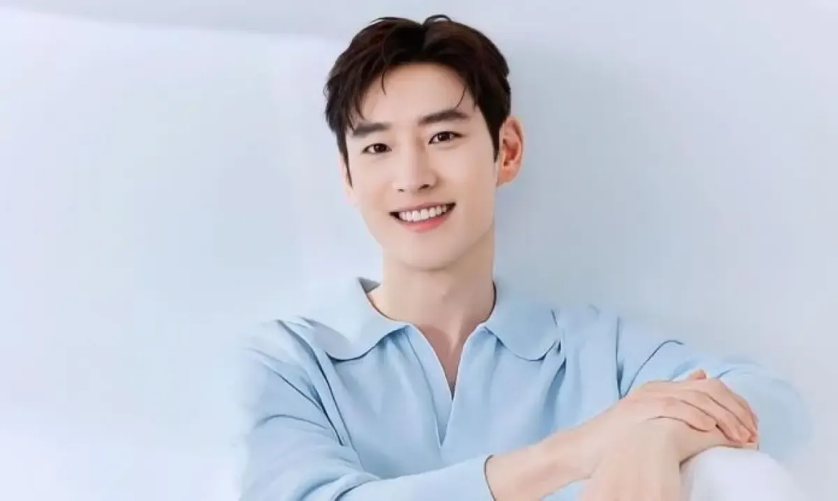 Aktor Lee Je Hoon dikonfirmasi akan membintangi drama baru berjudul Chief Inspector (Sumber : Soompi)