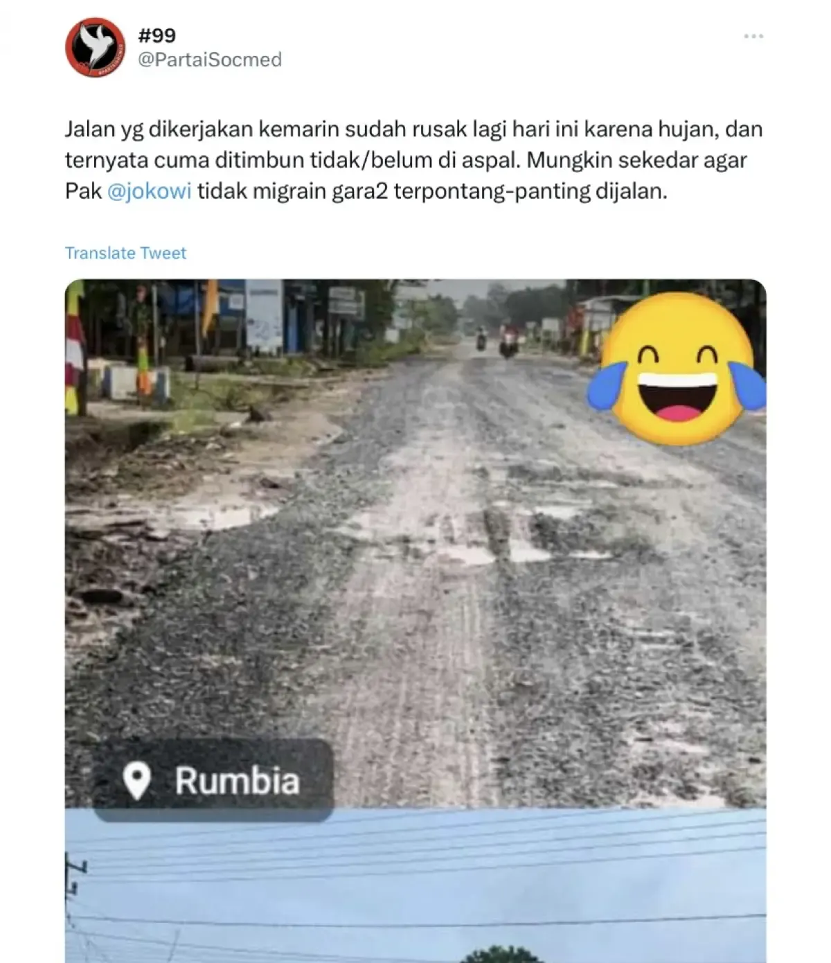 Jalan di Lampung rusak lagi gegara hujan. (Sumber : Twitter/PartaiSocmed)