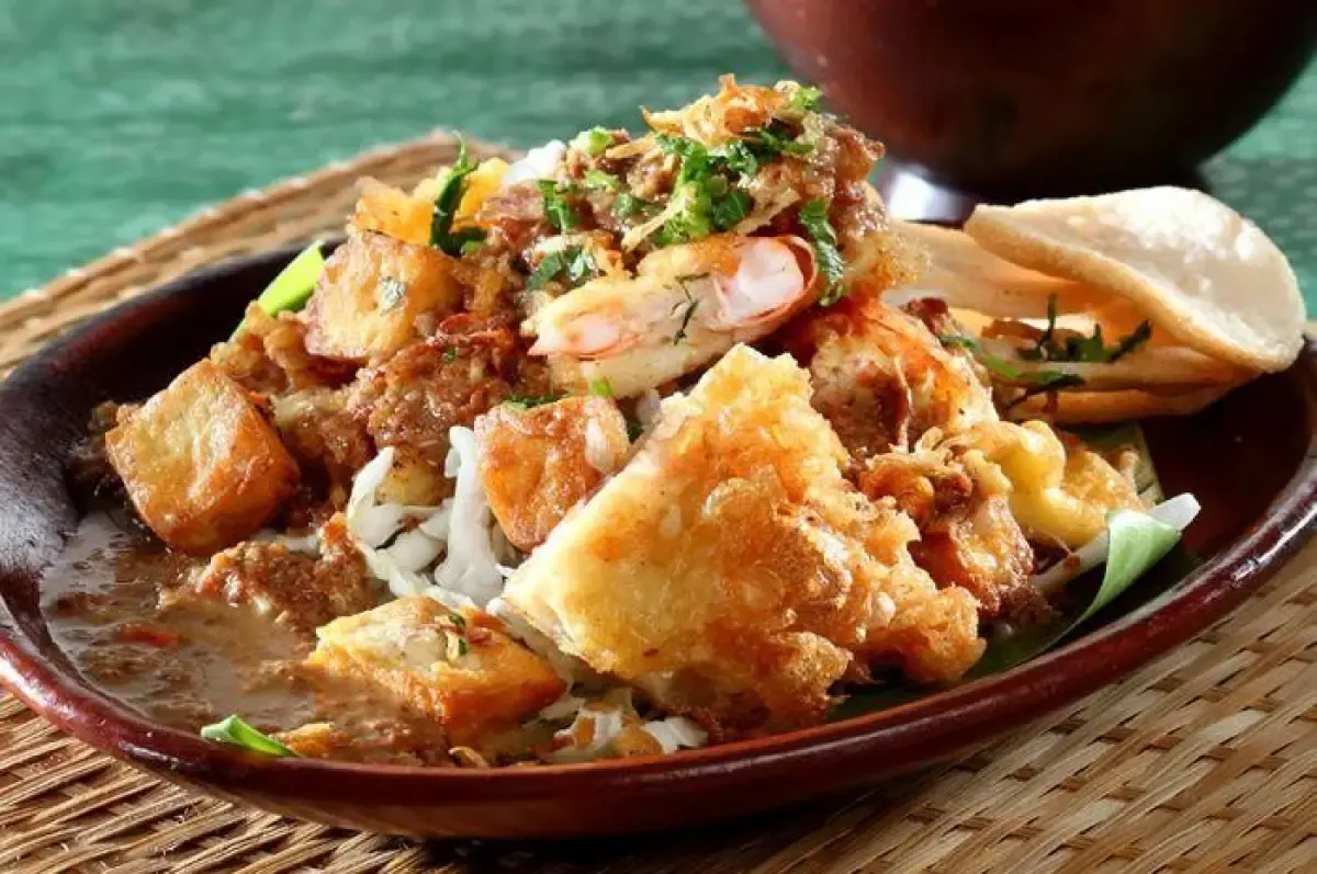 Ilustrasi Tahu Gimbal, makanan khas Semarang. (Sumber : jatengprov.go.id)