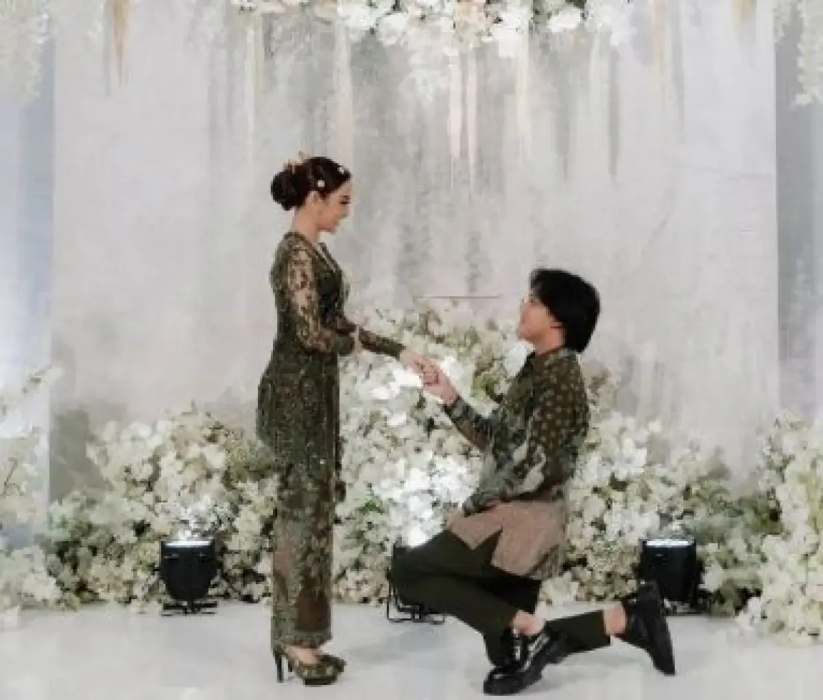 Rizky Febian resmi melamar kekasihnya Mahalini pada 7 Mei 2023 (Sumber : instagram @thebridestory)