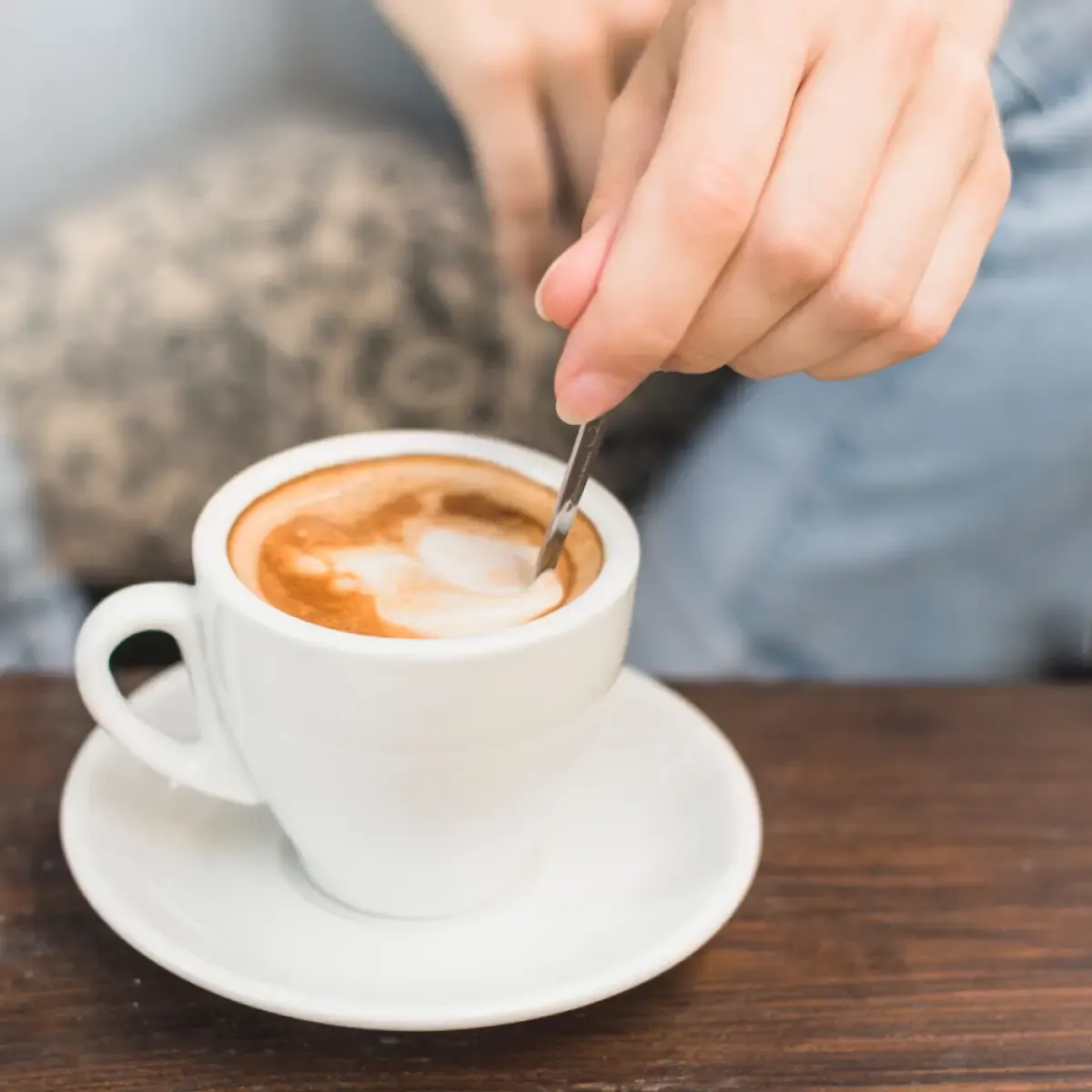 Ilustrasi minum kopi saat sahur di bulan puasa (Sumber : freepik)