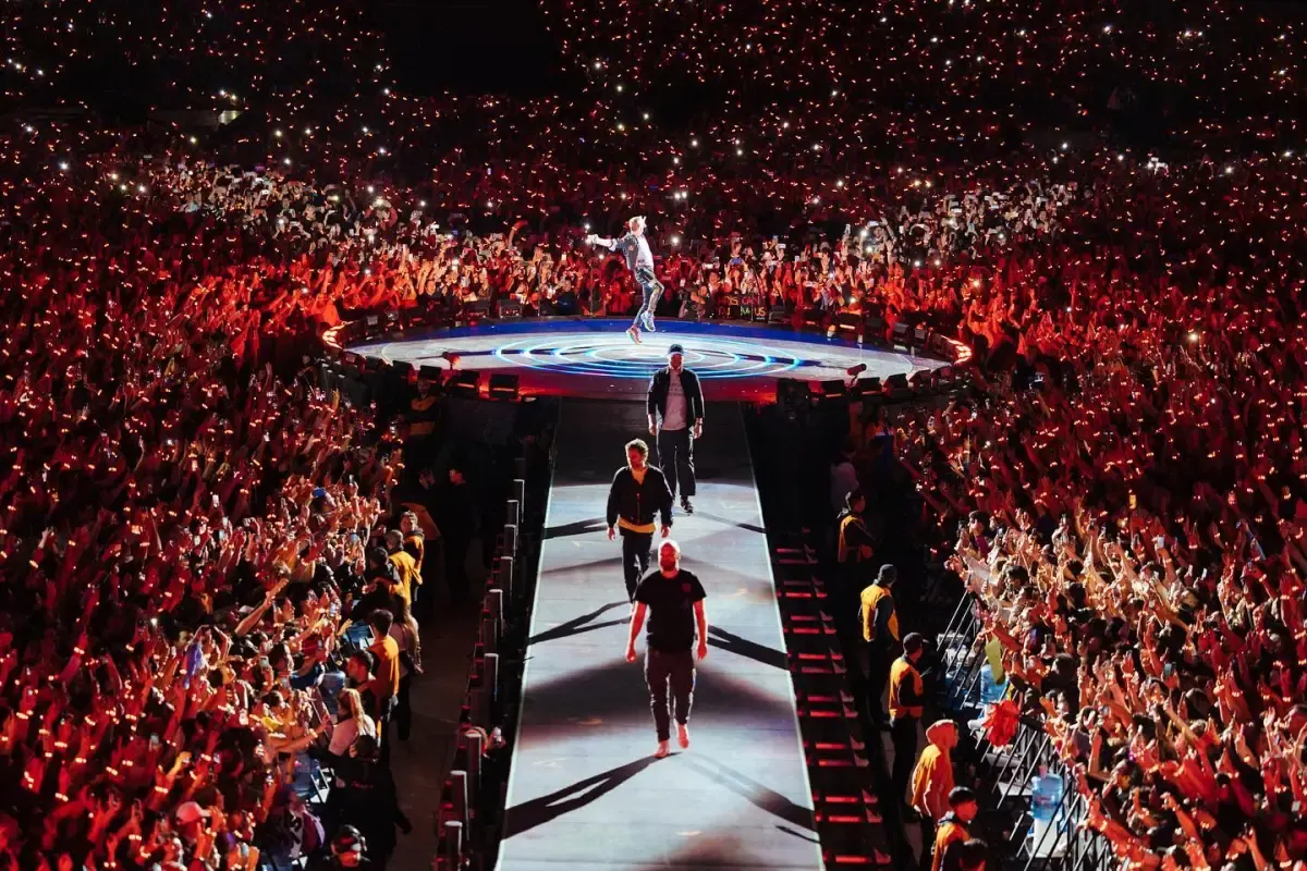 Grup band Coldplay menjadi salah satu band yang pernah mencatatkan tur konser musik terlaris (Sumber : Instagram @coldplay)