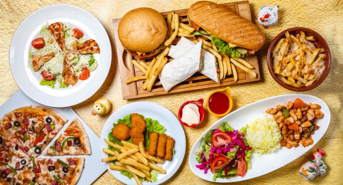 Ilustrasi makanan pemicu kolesterol (Sumber : freepik)