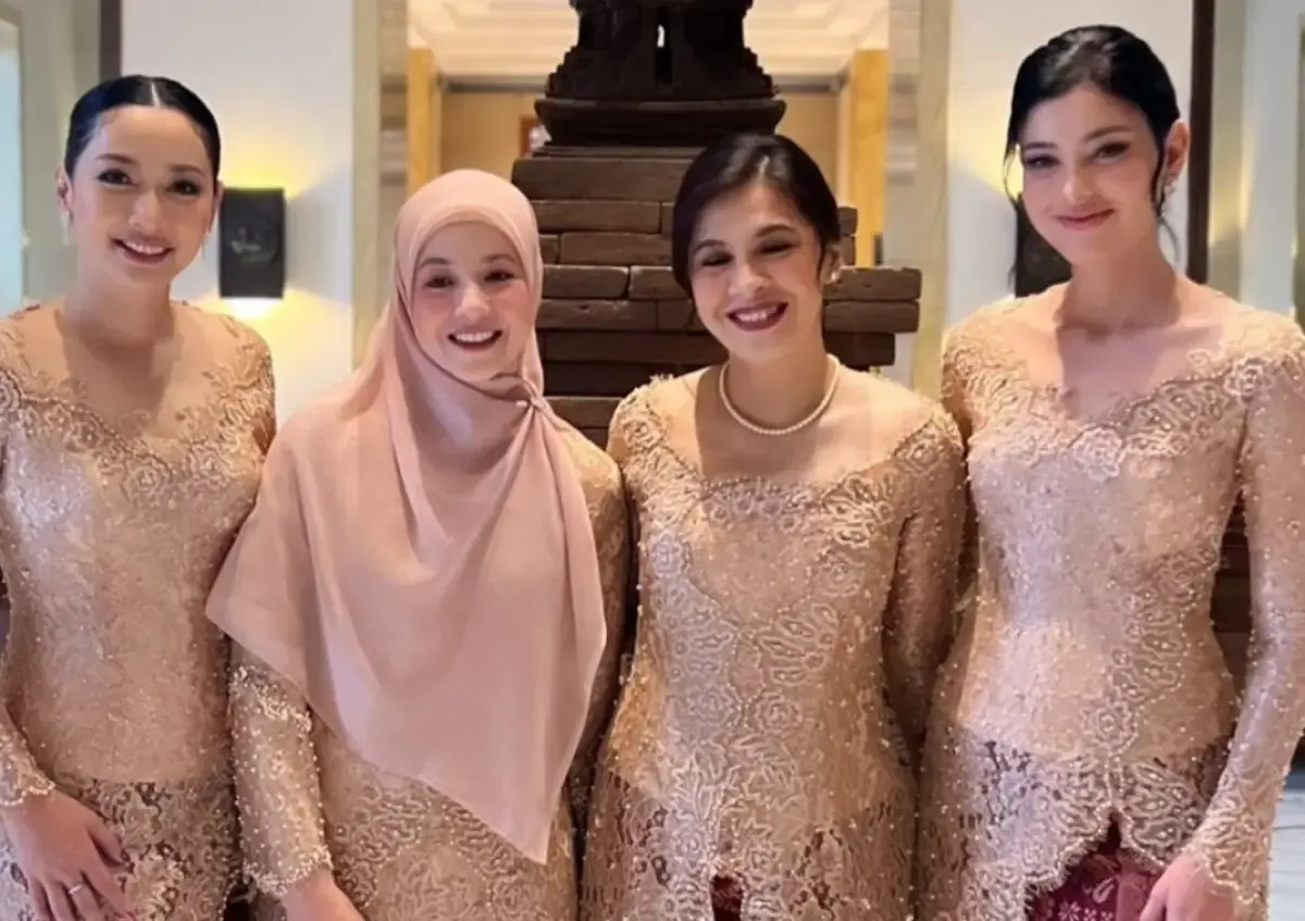 Natasha Rizky jadi pendamping di pernikahan Enzy Storia dan Maulana Kasetra. (Sumber : Instagram @hestipurwadinata)