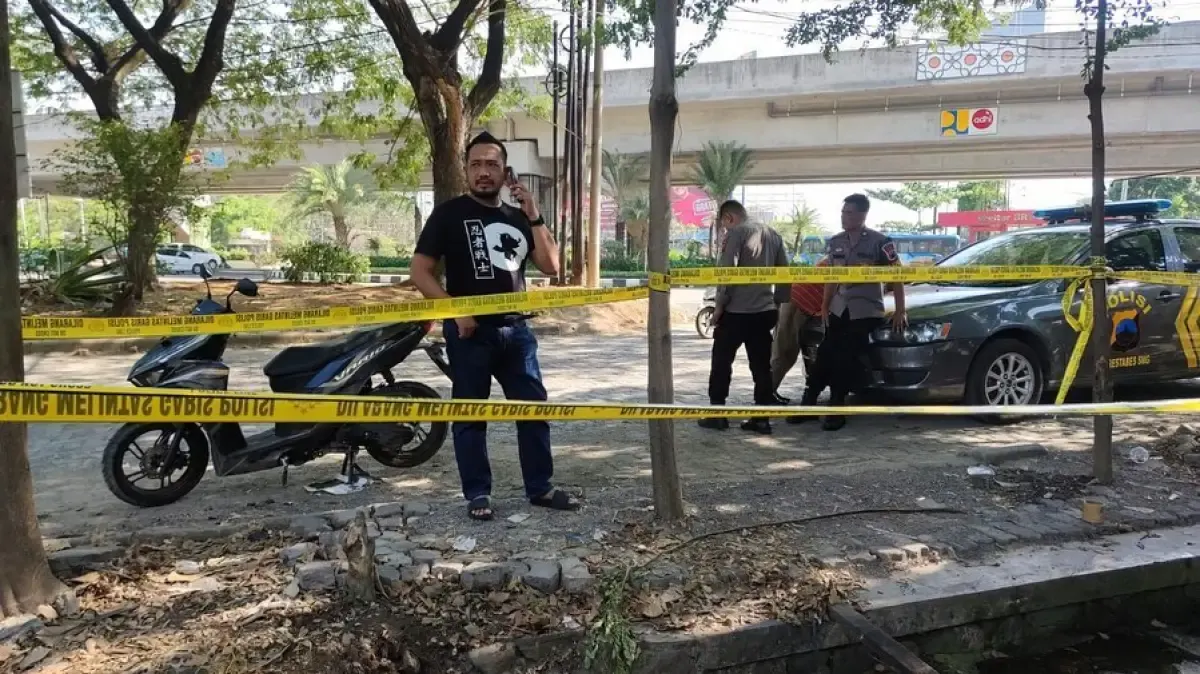 Mayat pria ditemukan di aliran got depan PRPP Kota Semarang, Minggu 28 Mei 2023. (Sumber : Instagram @resmob_polrestabessemarang)