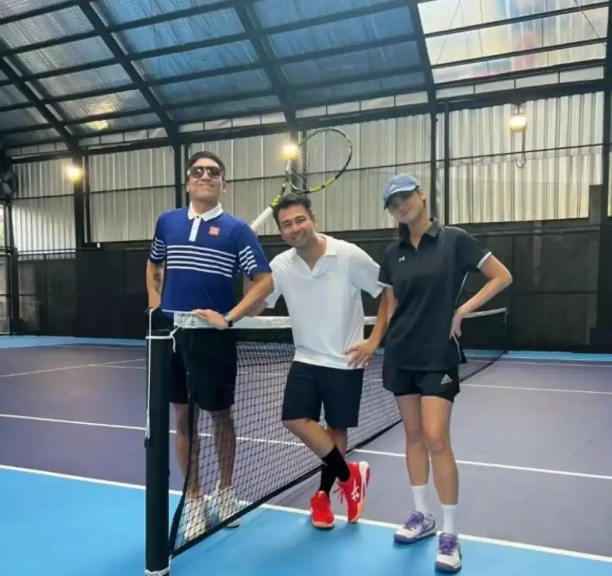 Desta, Raffi dan Gege di lapangan tennis bersama (Sumber : TikTok @itskakwil
