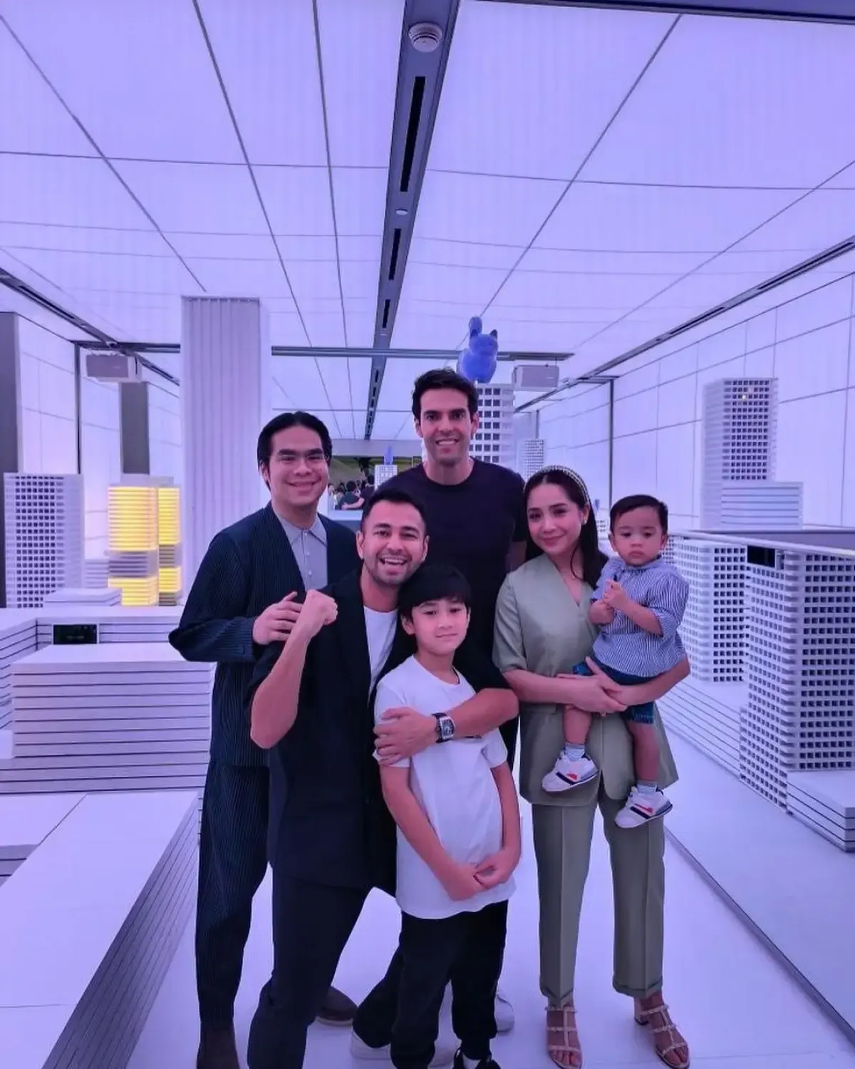 Rafathar foto bareng Kaka. (Sumber : instagram/raffinagita1717)