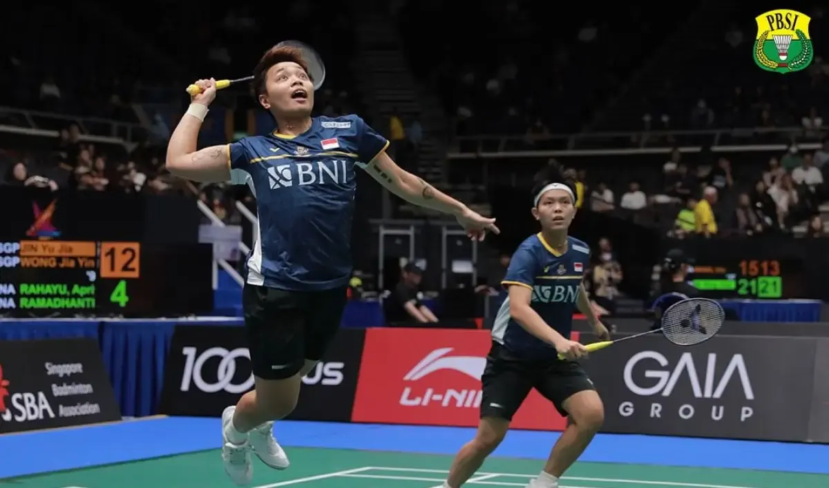 Pasangan ganda putri Indonesia, Apriyani Rahayu/Siti Fadia Silva Ramadhanti, lolos ke babak 16 besar Singapore Open 2023 setelah kalahkan wakil tuan rumah. (Sumber : PBSI)