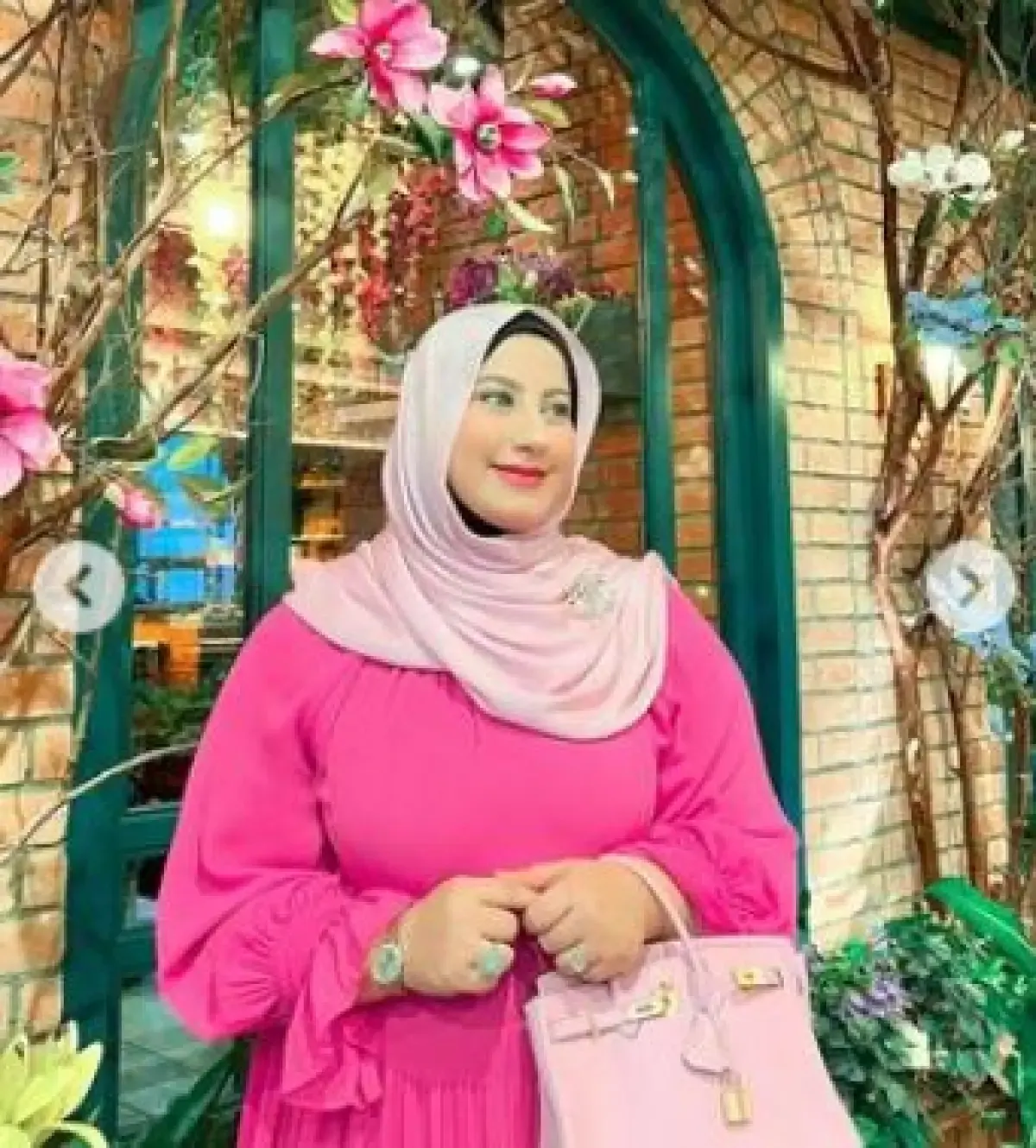 Instagram Tasyi Athasyia digeruduk Netizen usai viral tak beri makan karyawan di Dubai (Sumber : Instagram @tasyiathasyia)