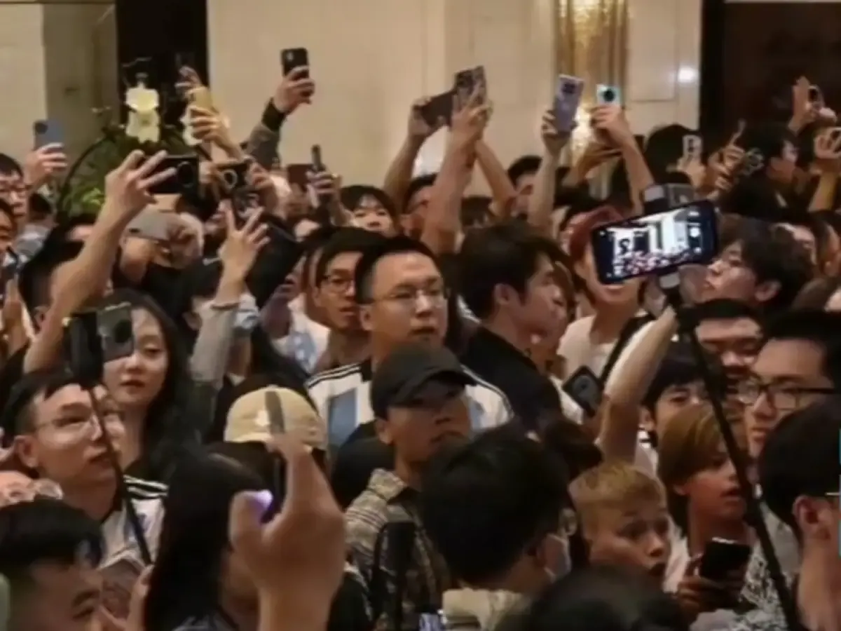 Fans di China menyerbu hotel tempat pemain Argentina menginap (Sumber : Twitter)