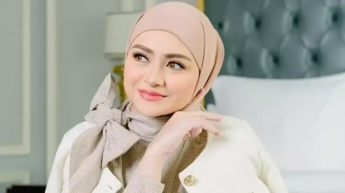 Beredar isu bahwa Nathalie Holscher kembali beragama Kristen setelah sebelumnya mualaf atau memeluk agama Islam.
