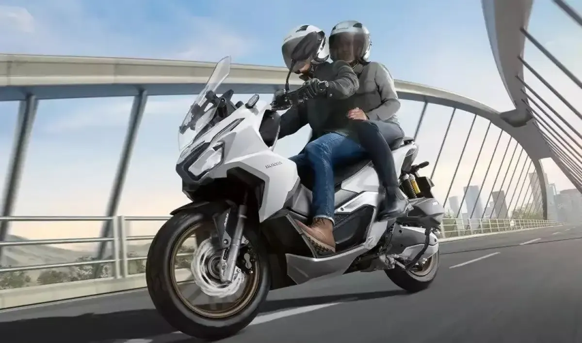 Keunggulan Honda ADV 160 yang membuatnya bisa menyabet penghargaan Bike of The Year 2023. (Sumber : astra-honda.com)