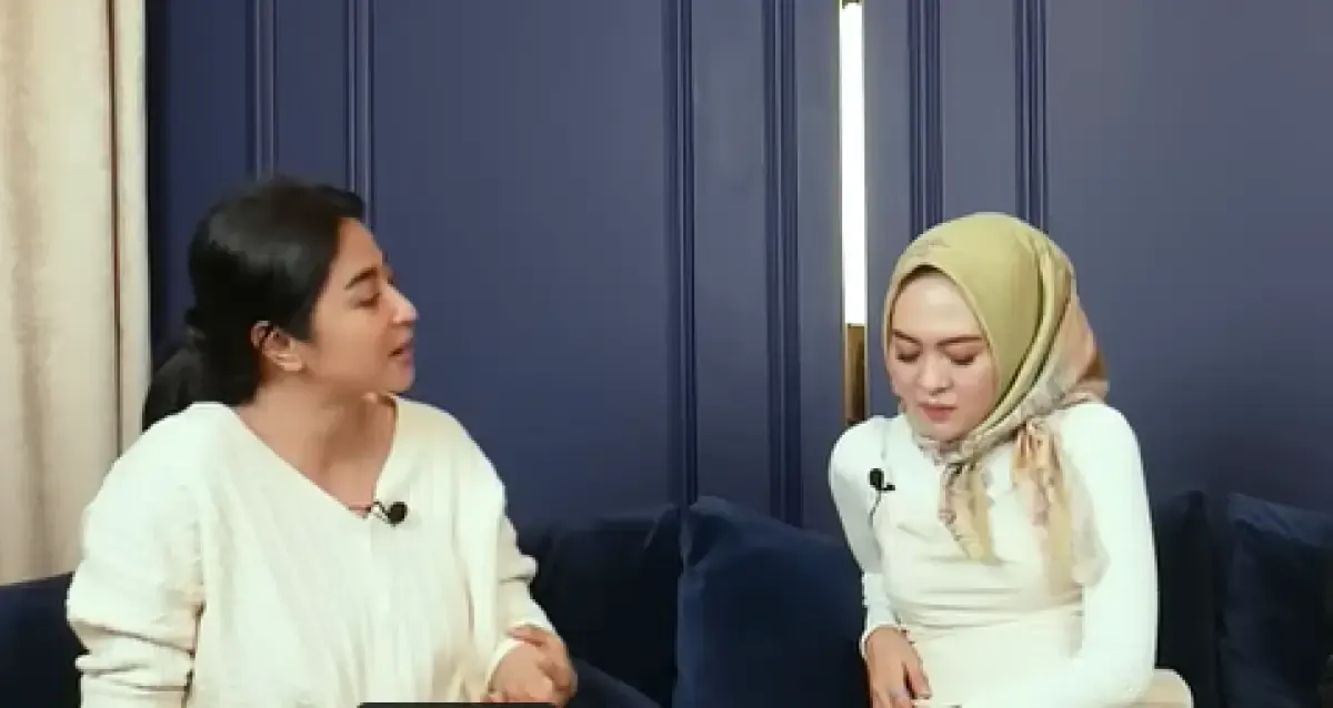 Dewi Perssik dan Meylisa Zaara (Sumber : YouTube/Dewi Perssik)
