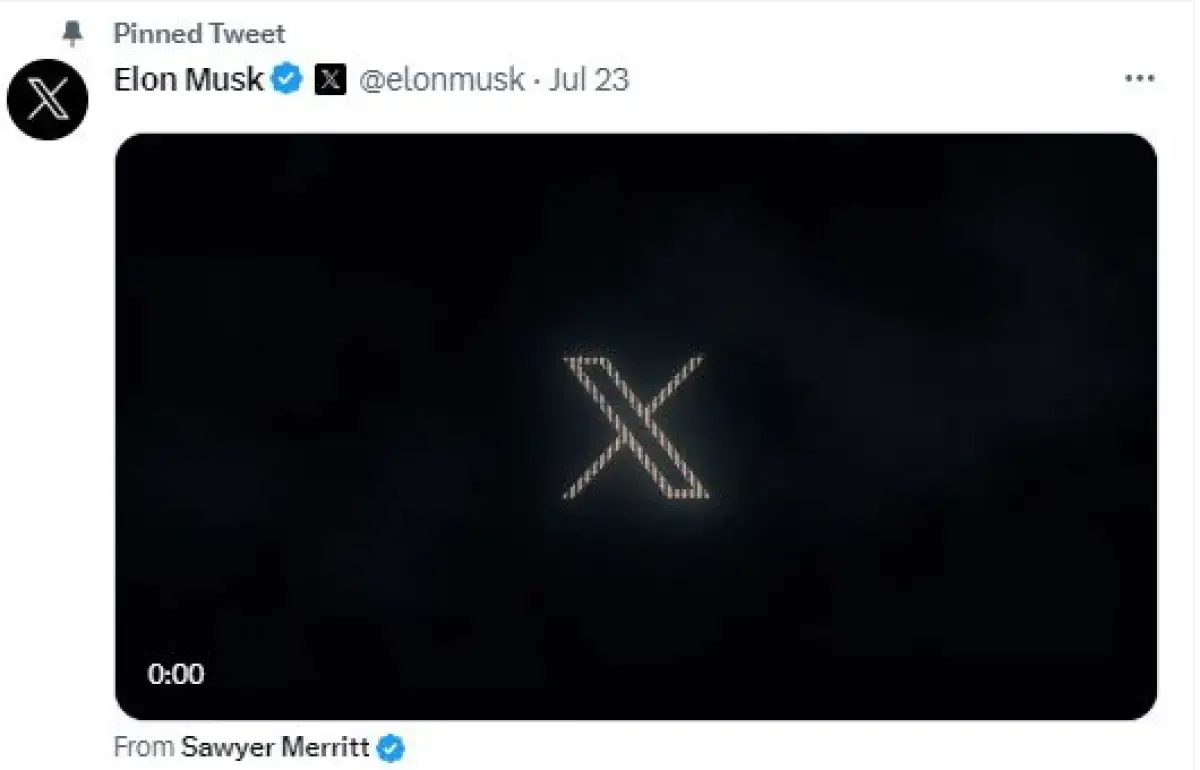 Unggahan Elon Musk terkait perubahan Logo burung biru twitter menjadi X (Sumber : twitter.com/elonmusk)