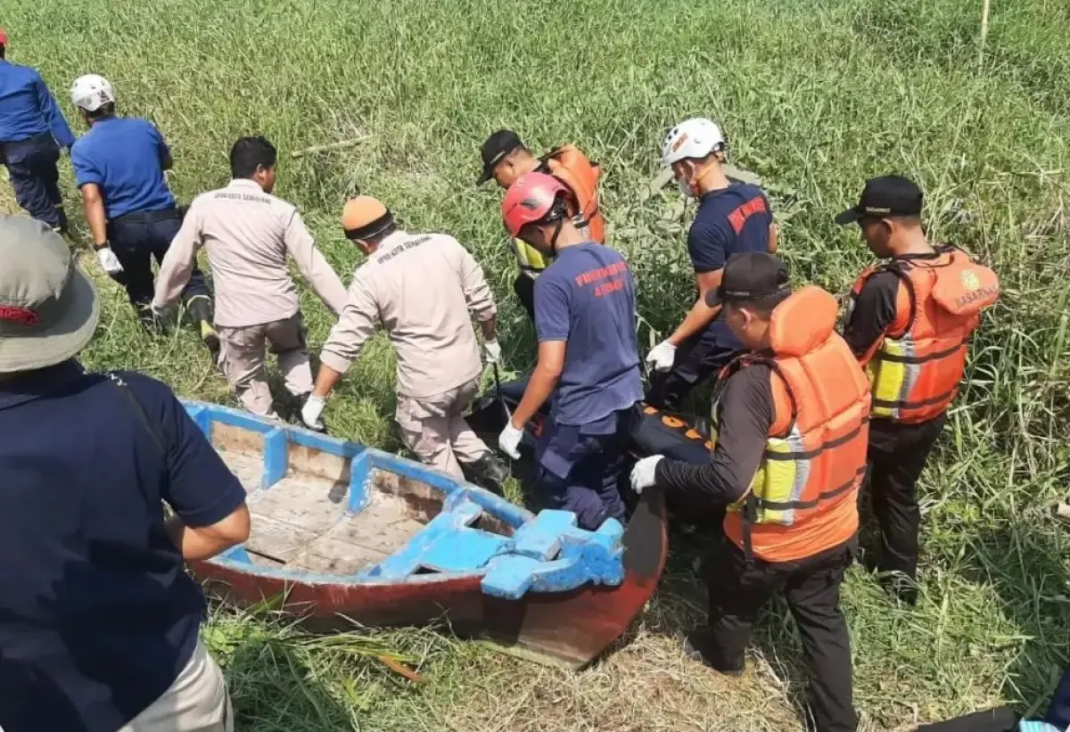 Yudhi (53) tewas tenggelam beberapa saat setelah pergi memancing dengan menaiki perahu rakit di Sungai Banjir Kanal Barat, Simongan, Kota Semarang, Selasa 25 Juli 2023. (Sumber : BPBD Kota Semarang)
