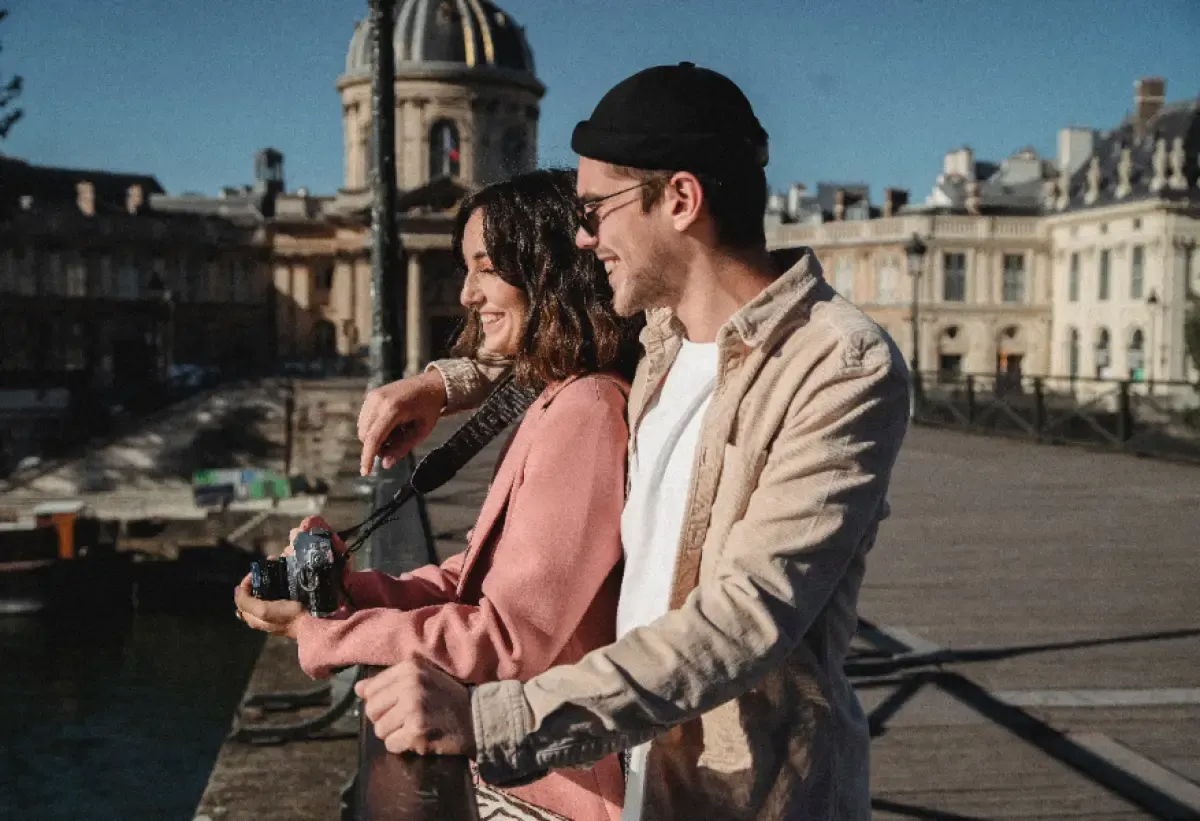 5 perubahan komunikasi agar semakin dekat dengan pasangan. (Sumber : Pexels/Bethany Ferr)