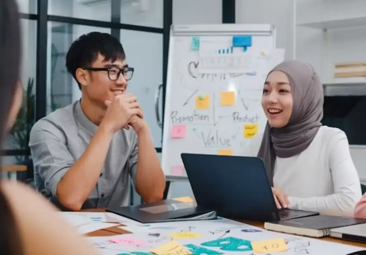 Ilustrasi | Cara Sukses Berkarir Walaupun Tidak Sesuai dengan Pendidikan (Sumber : Freepik/tirachardz)