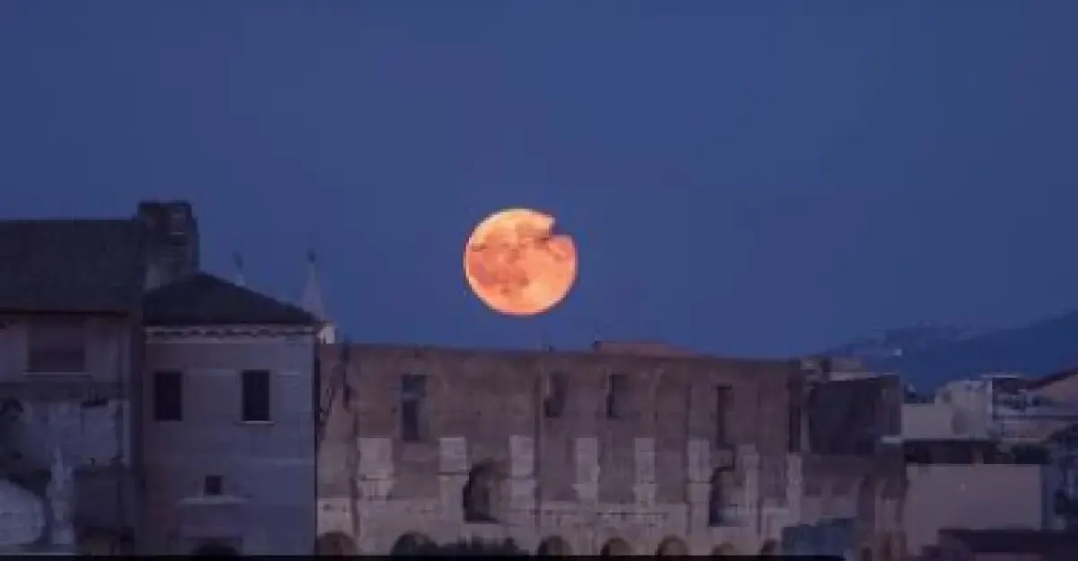 Ilustrasi | Fenomena Supermoon (Sumber : space.com)