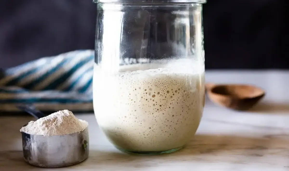 Resep Sourdough Starter untuk membuat Roti Sourdough. (Sumber : Feasting at Home)