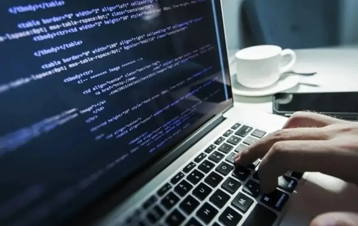 Pekerjaan di bidang teknologi IT yang paling tren 2023, sering muncul di info loker. (Sumber : Freepik)