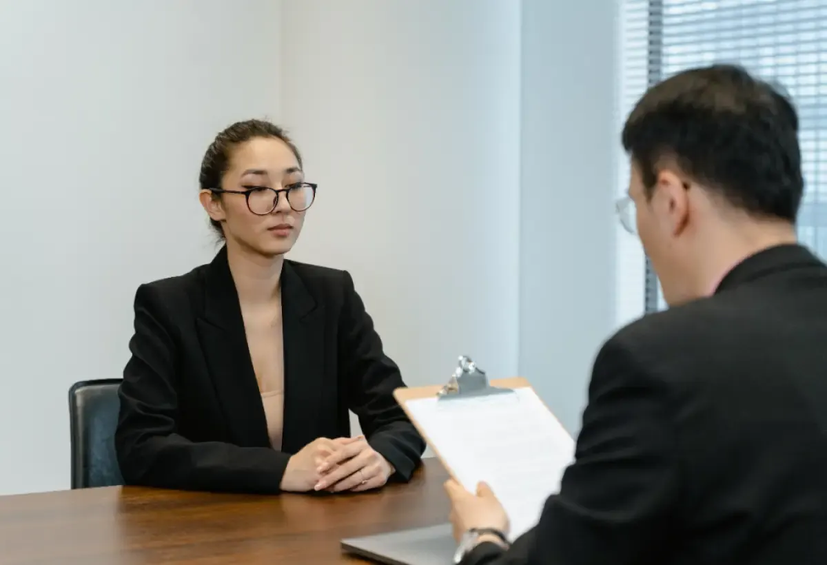 Ilustrasi | Membuat CV persuasif agar tidak ditolak HRD (Sumber : Pexels/MART PRODUCTION)