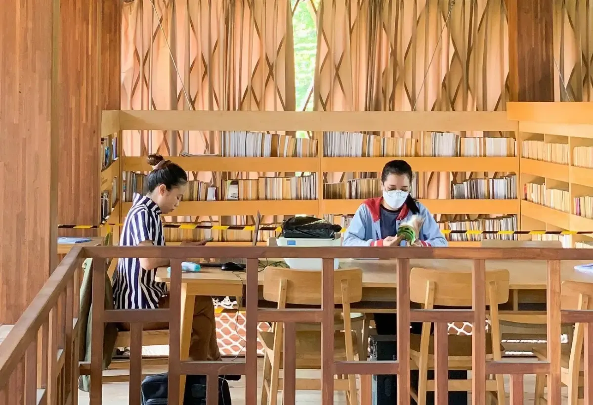 Microlibrary Warak Kayu, perpustakaan estetik di Kota Semarang. (Sumber : Instagram @microlibrary_warakkayu)