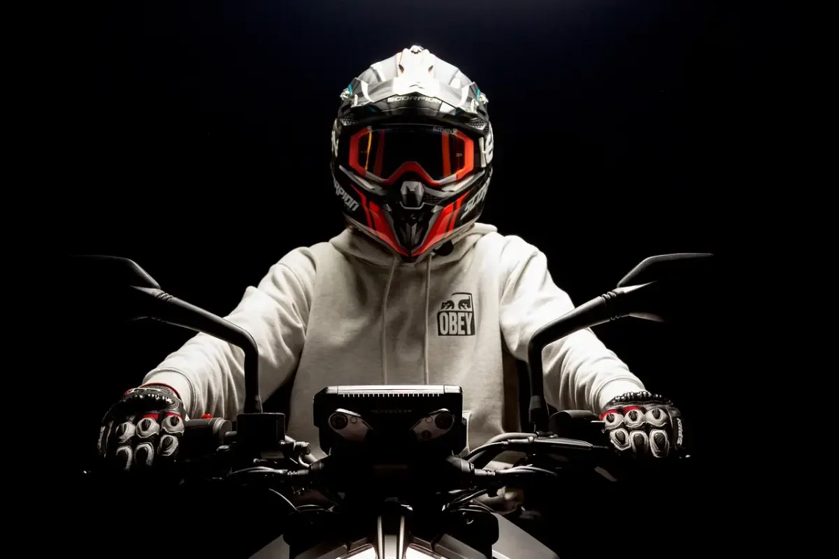 Ada 5 cara agar helm tidak hilang, nomor 5 harus kamu lakukan segera!