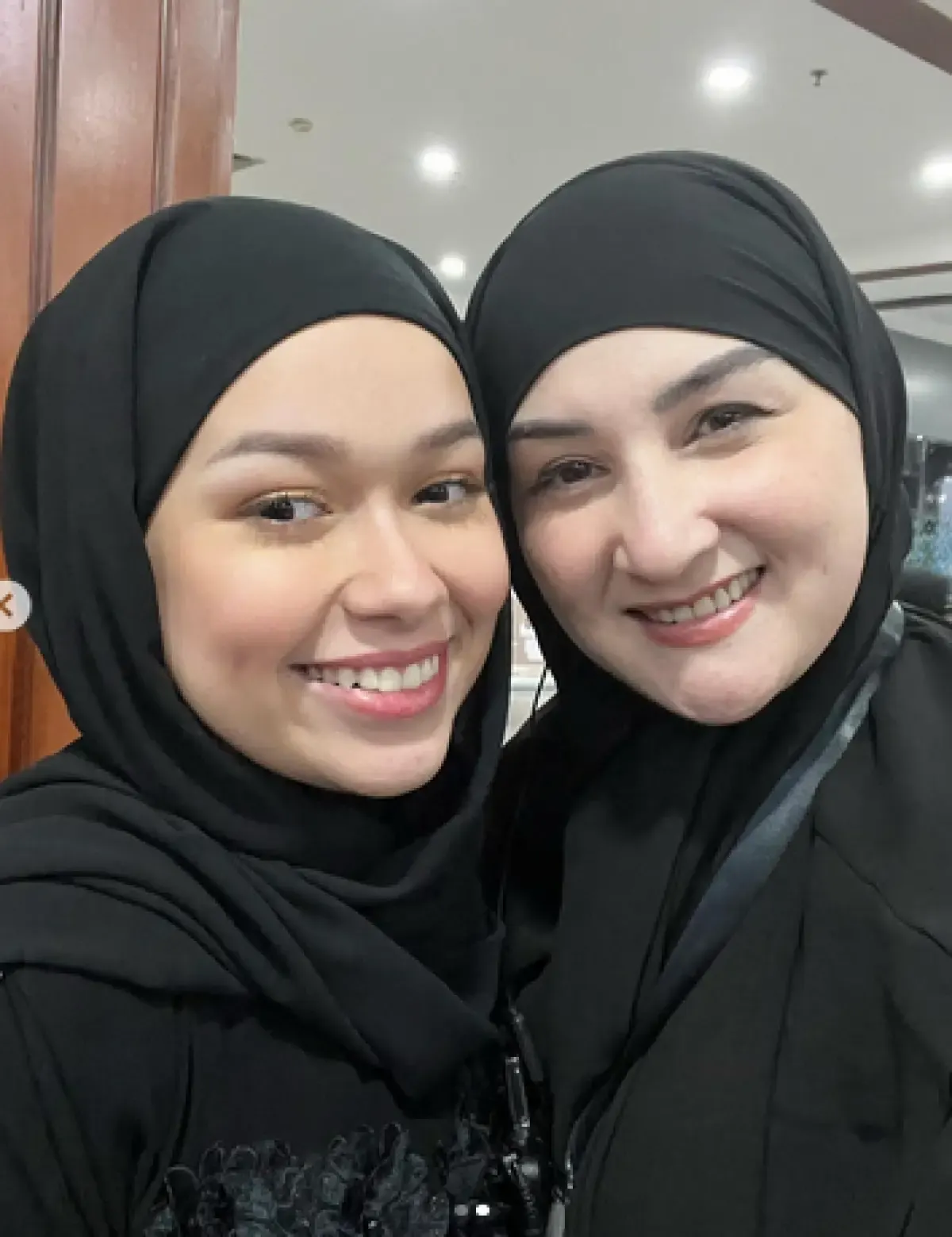 Rebecca Klopper berhijab (Sumber : Instagram/@monaratuliu)