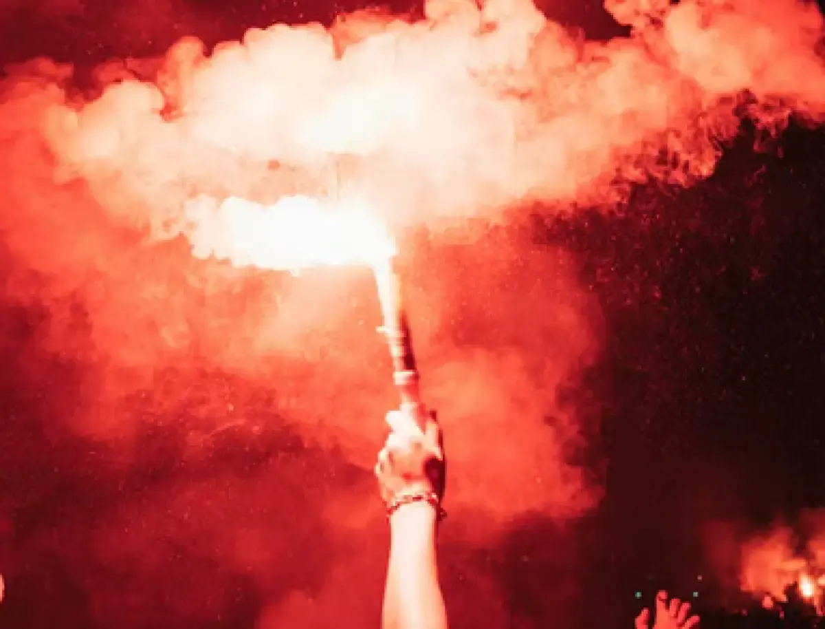 Ilustrasi flare (Sumber : Unsplash/Matthieu Joannon)
