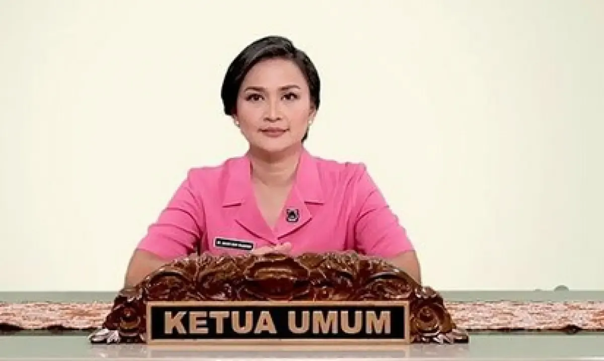 Diana Listyo, istri Kapolri yang gayanya dibanding-bandingkan dengan Luluk Nuril (Sumber : Instagram/@bhayangkari.ketua_umum)