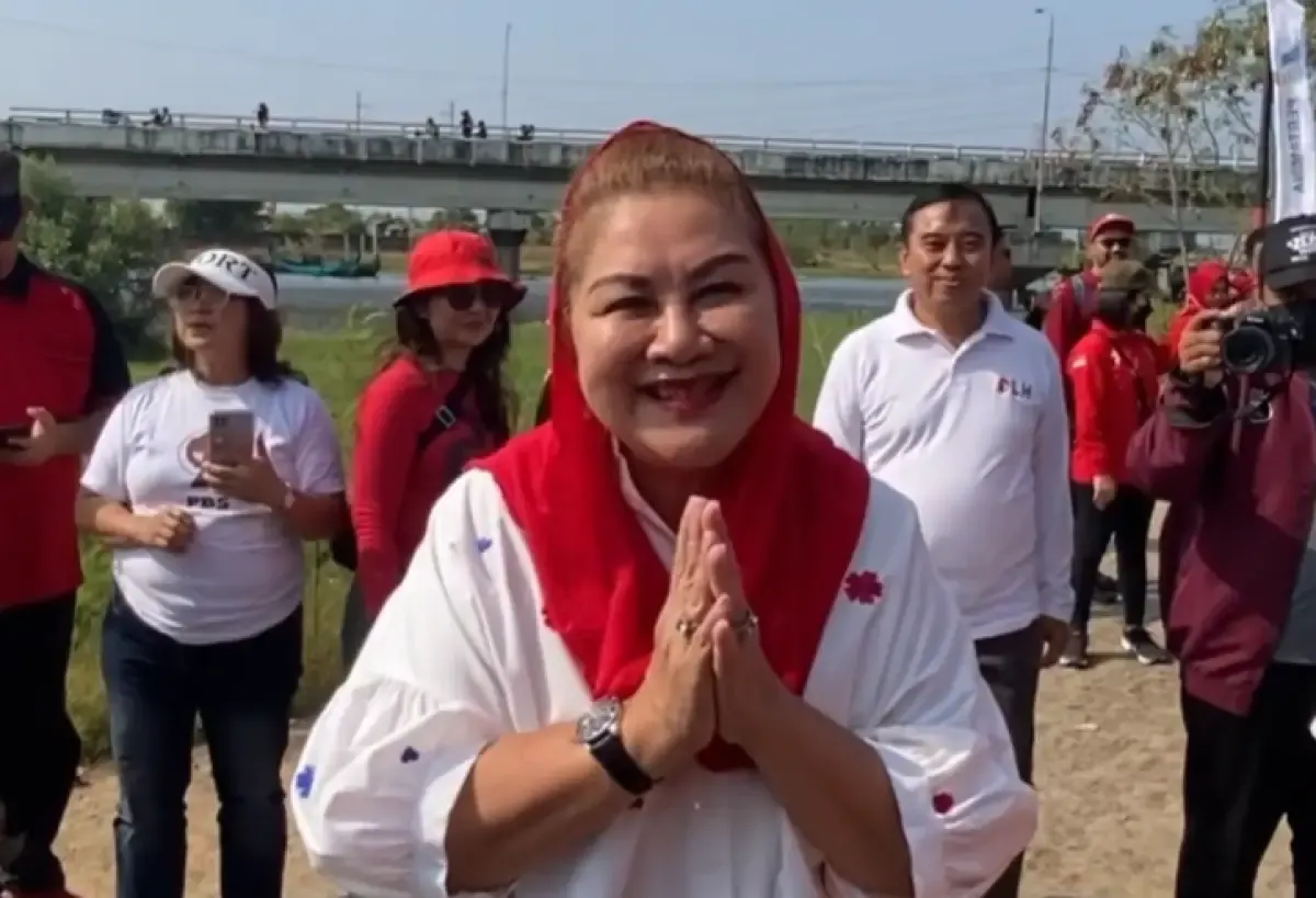 Wali Kota Semarang, Mbak Ita, saat menyambut Pandawara Group di acara bersih sampah di Kampung Nelayan Tambakrejo, Sabtu 2 September 2023. (Sumber : Instagram @ulil137)