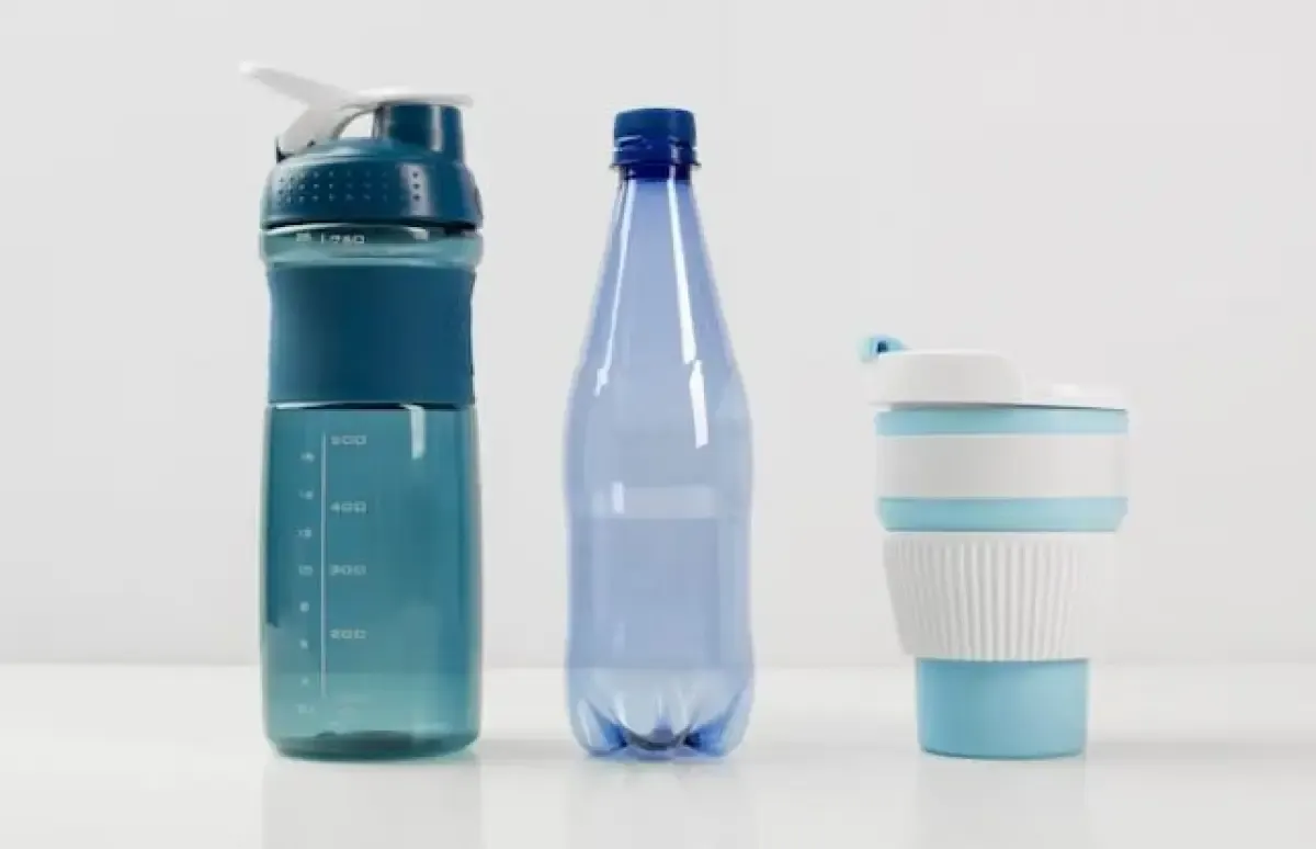 Ketahui Kode Angka gelas atau botol plastik yang Aman Untuk Digunakan Berulang Kali (Sumber : Freepik)