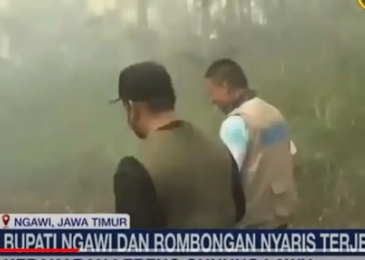Bupati Ngawi nyaris terjebak kebakaran Gunung Lawu (Sumber : Tangkapan layar YouTube iNews)