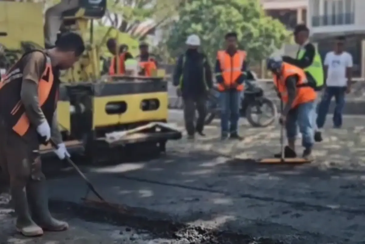 DPU Kota Semarang mulai melakukan peninggian jalan di Jalan Hasanudin demi mengantisipasi banjir yang datang saat musim hujan. (Sumber : DPU Kota Semarang)