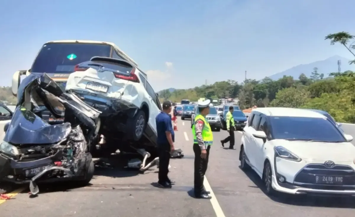Supir Bus ditetapkan tersangka kecelakaan beruntuk di tol Semarang-Solo. (Sumber : PMJNews)