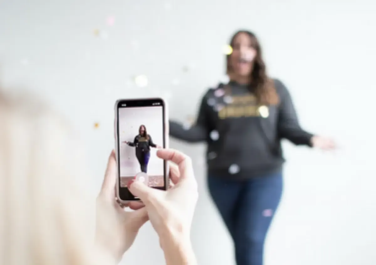 Ilusttrasi kepribadian seseorang dilihat dari pose foto (Sumber : Unsplash/Amanda Vick)