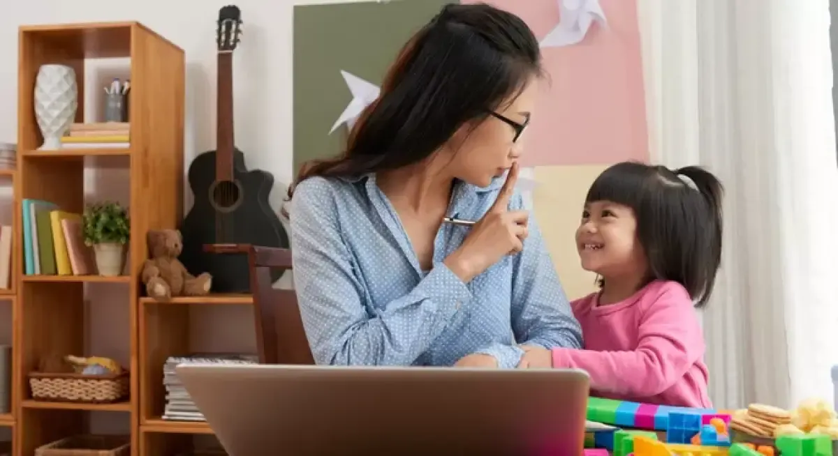 Ilustrasi. Anak yang tak percaya diri bisa jadi karena pengaruh kebiasaan orangtuanya. (Sumber : Freepik)