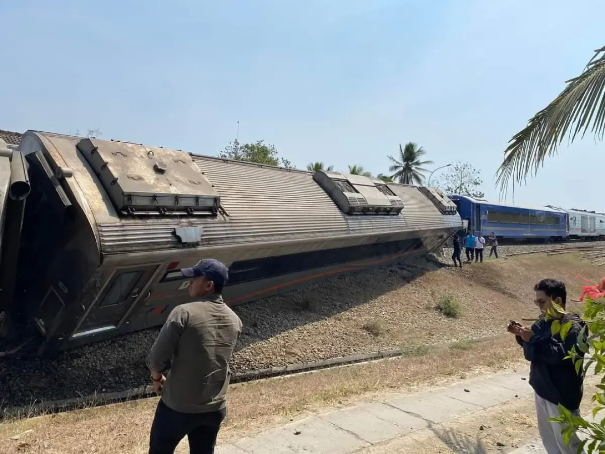 Salah seorang penumpang Kereta Api Argo Semeru menyampaikan kesaksian saat kereta yang ditumpanginya anjlok hari ini, Selasa, 17 September 2023. (Twitter)