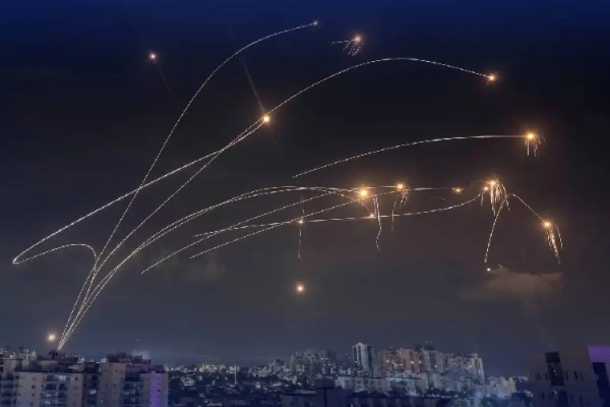 Ilustrasi | Iron Dome malfungsi, meledak di pemukiman Rishon LeZion di Selatan Tel Aviv. (Sumber : samaa.tv)