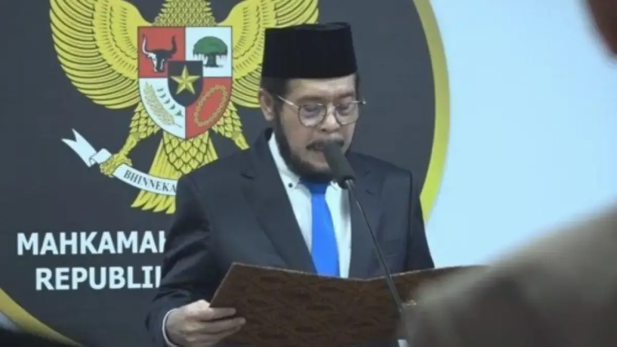 Anwar Usman dipecat atau diberhentikan sebagai Ketua Mahkamah Konstitusi (MK) hari ini, Selasa, 7 November 2023, akibat melakukan pelanggaran berat terhadap kode etik hakim konstitusi.