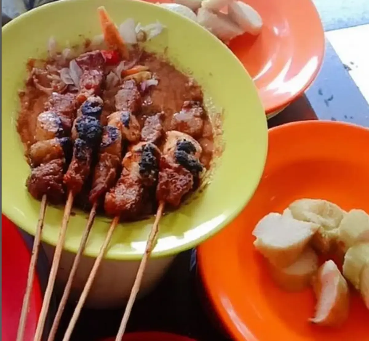 Sate Klopo Ondomohen Ibu Asih khas Surabaya (Sumber : Instagram/@sateklopoondomohenibu)