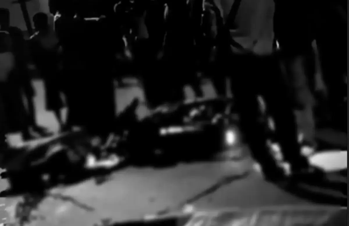 Kecelakaan maut terjadi di Jalan Raya Mangkang tepatnya di depan SMK Texmaco Semarang, melibatkan truk box dan motor dengan 2 orang tewas, Kamis 16 November 2023 malam. (Sumber : Instagram @portalsemarang)